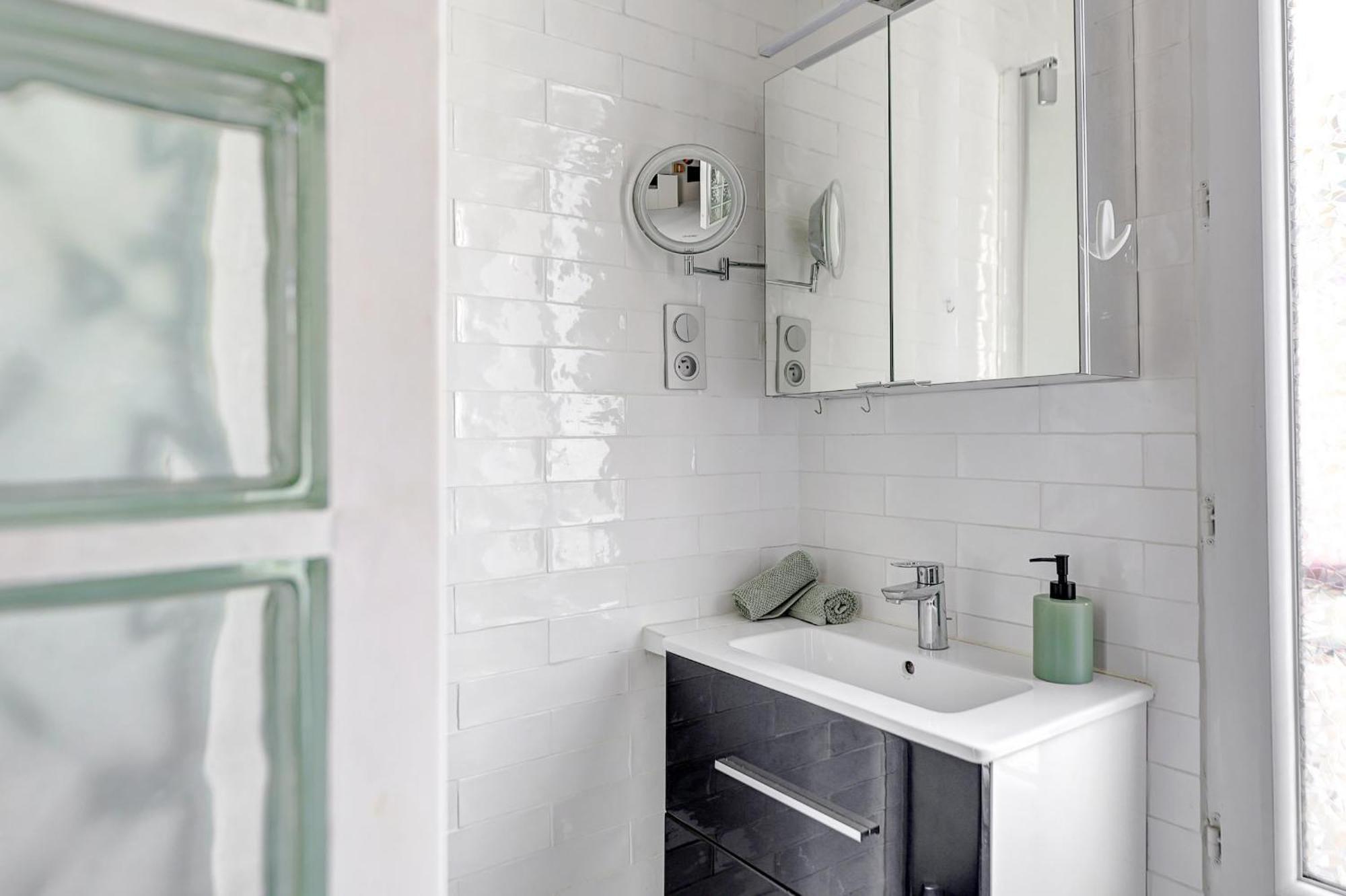 Eiffel Tower & 7th Arrondissement - Cityapartmentstay * Parijs