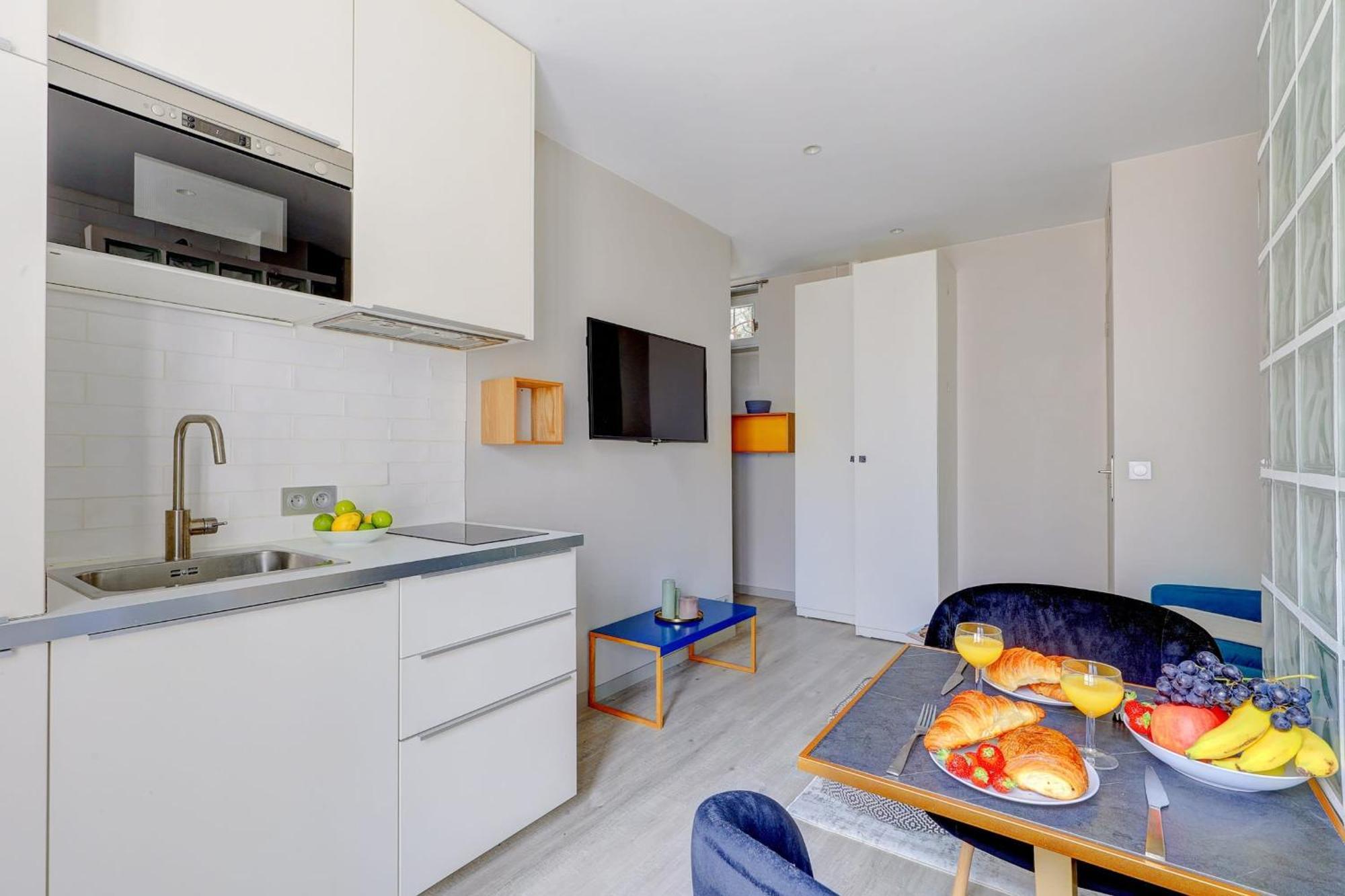 Eiffel Tower & 7th Arrondissement - Cityapartmentstay * Parijs