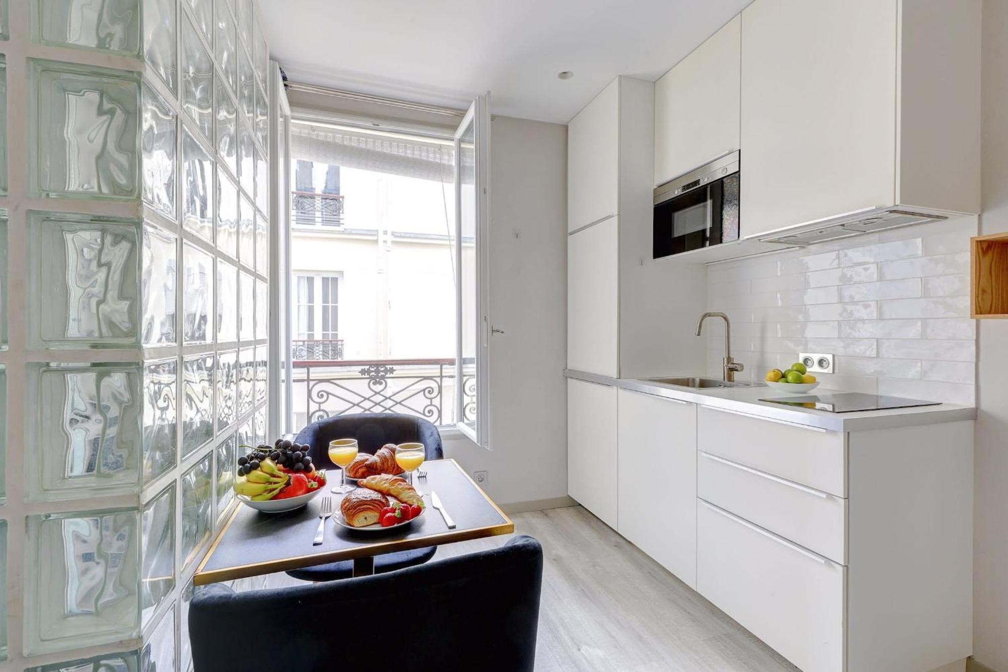 Eiffel Tower & 7th Arrondissement - Cityapartmentstay * Parijs